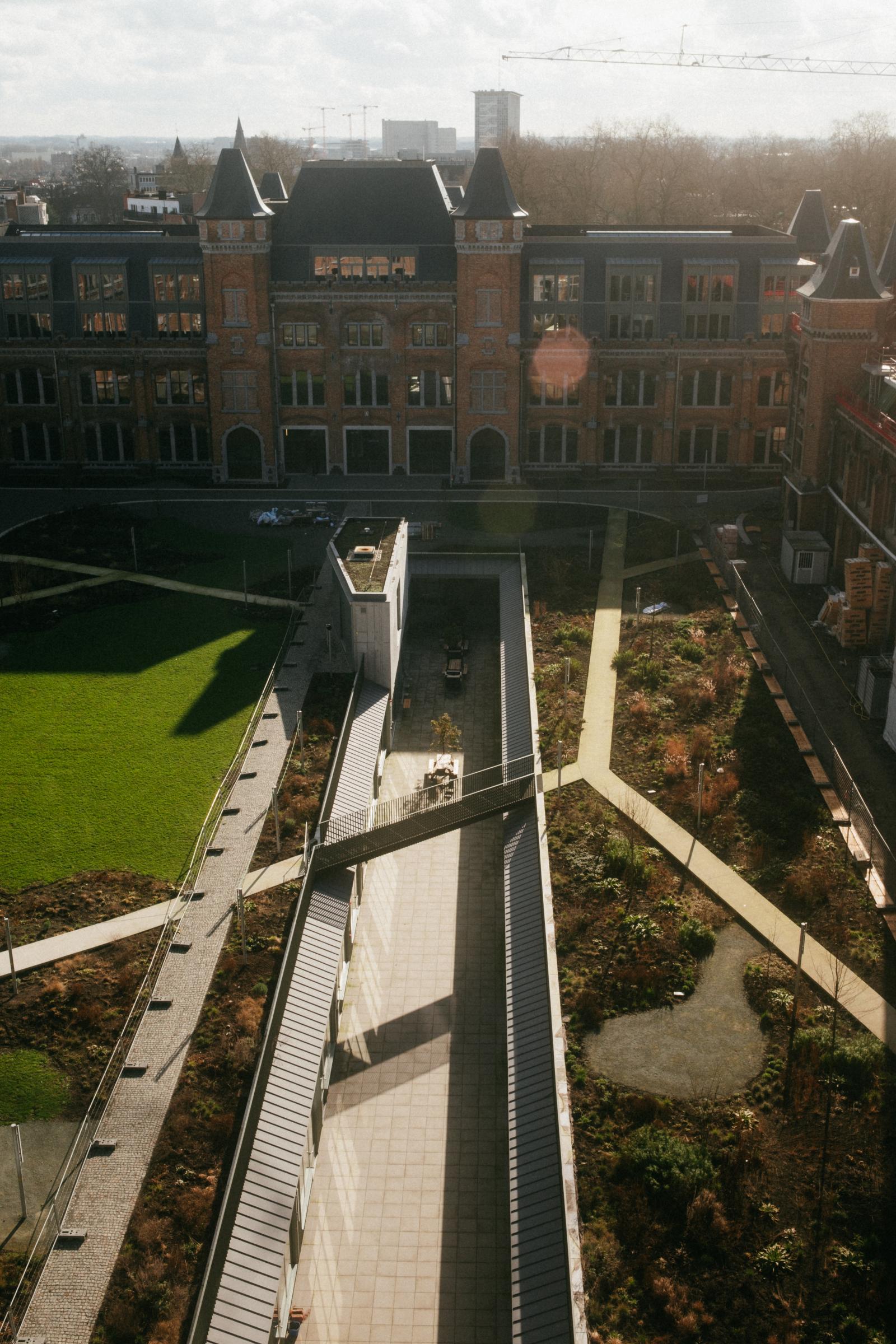 Cour intérieure d'un bâtiment militaire 